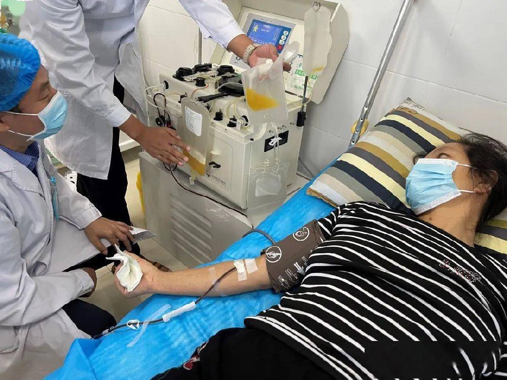 巴中市中心医院成功开展巴中首例PRP输血治疗