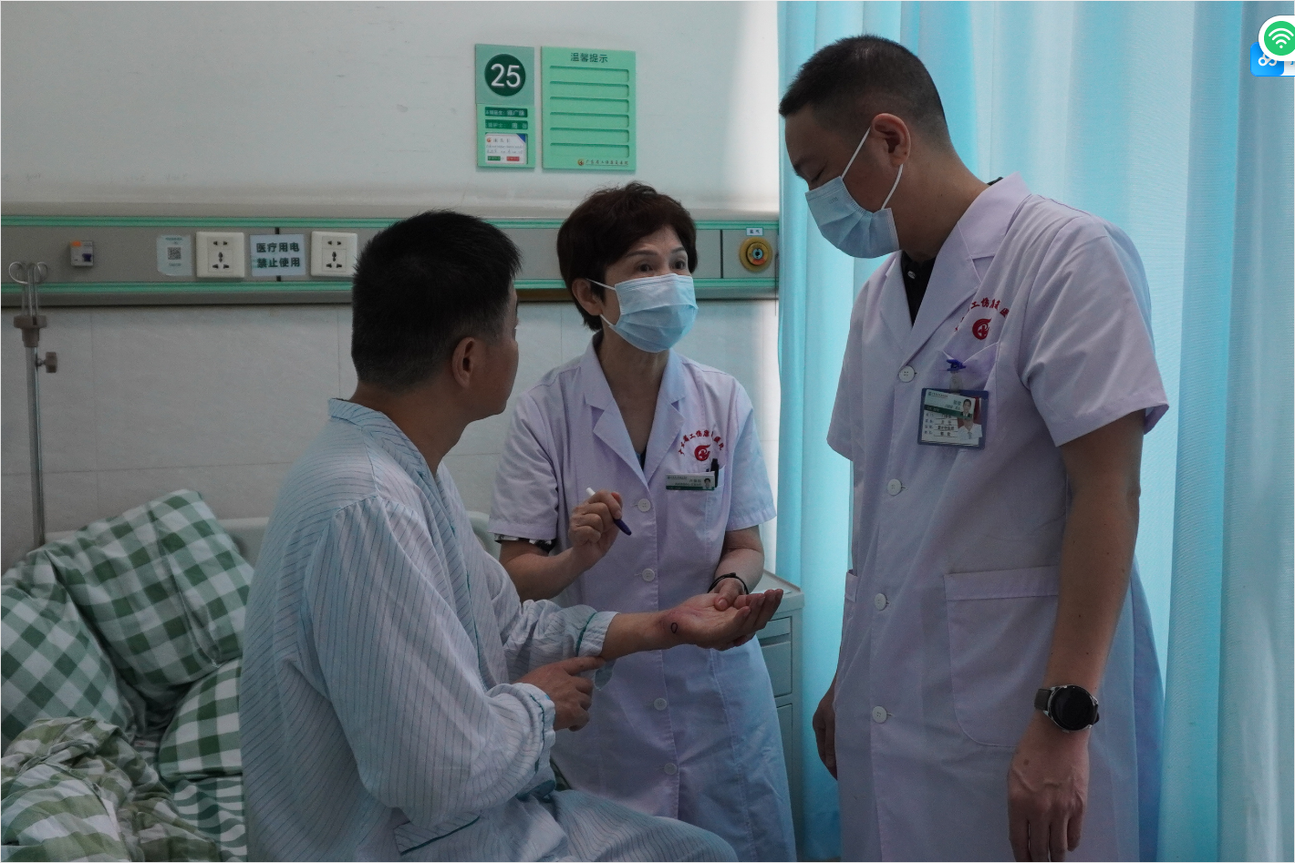 广东省工伤康复医院75岁名医卢振和的“拆弹”日常：患者从“痛得想轻生”到“重获新生”