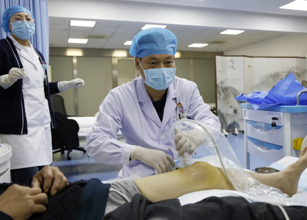 不开刀也能治膝痛！东海县人民医院疼痛科运用PRP治疗为六旬患者解烦忧